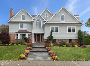208 Kensington Rd, Garden City, NY 11530