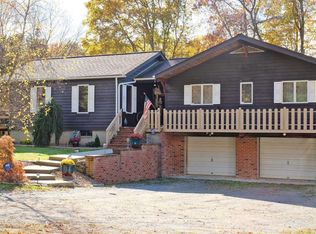 393 Clinton Hollow Rd, Salt Point, NY 12578