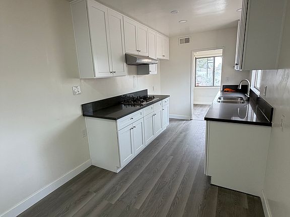 3rd image of 212 N Pasadena Ave #212