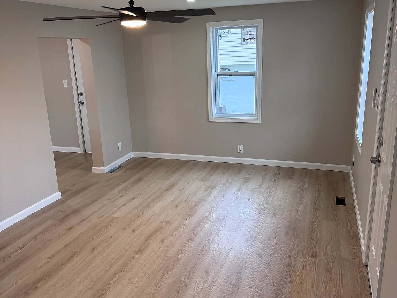 3 bed, 1400 sqft, $1,800 — Photo 3