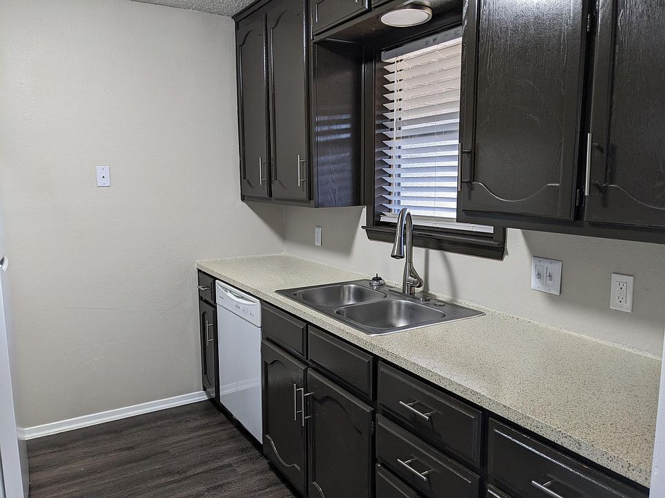 2nd image of 837 Majestic Dr #837