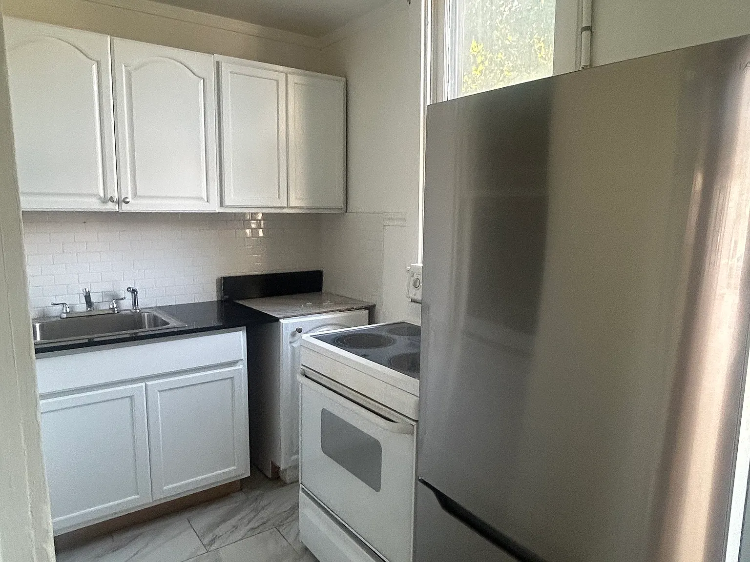 2 bed, $1,000 — Photo 4