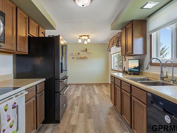 4th image of 1010 Skyline Dr