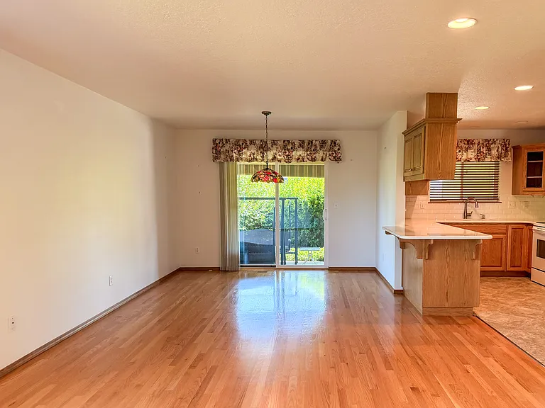 364 SE Davis Ct #364 — Photo 9