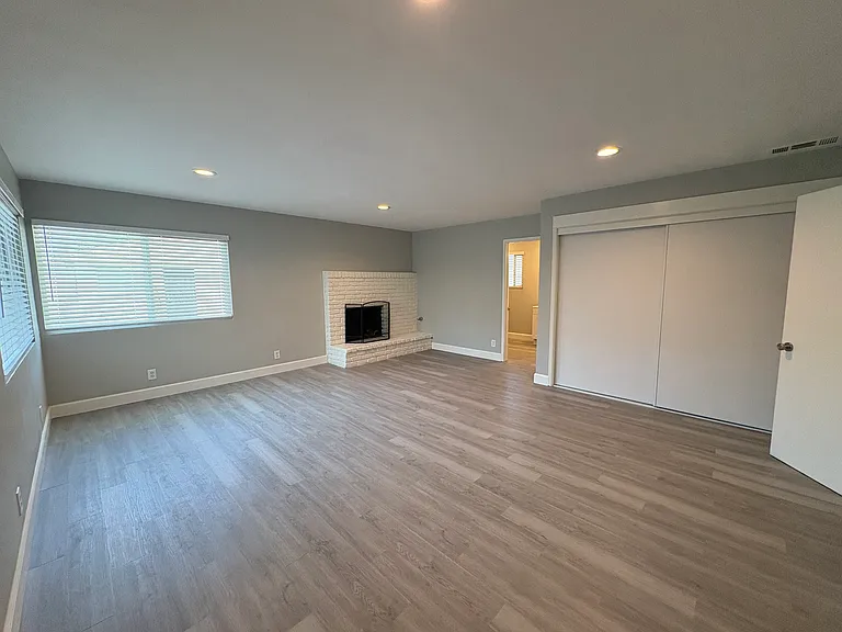 527 N Alameda Ave — Photo 15