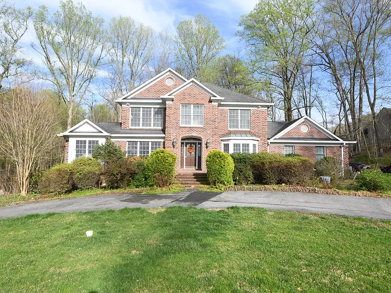 13576 Highland Rd — Photo 104