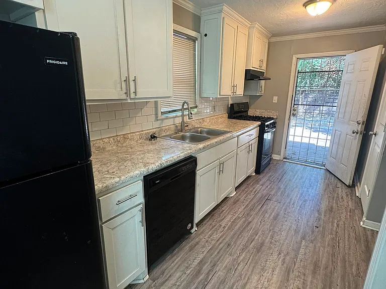 901 S Harrison St — Photo 4