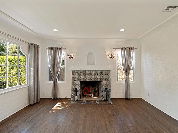 5th image of 212 S Lamer St
