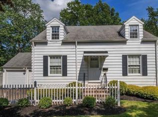 1655 Sunview Rd, Lyndhurst, OH 44124