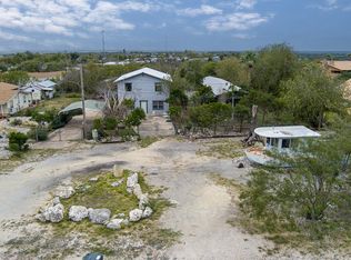 94 S Bayview Dr, Del Rio, TX 78840