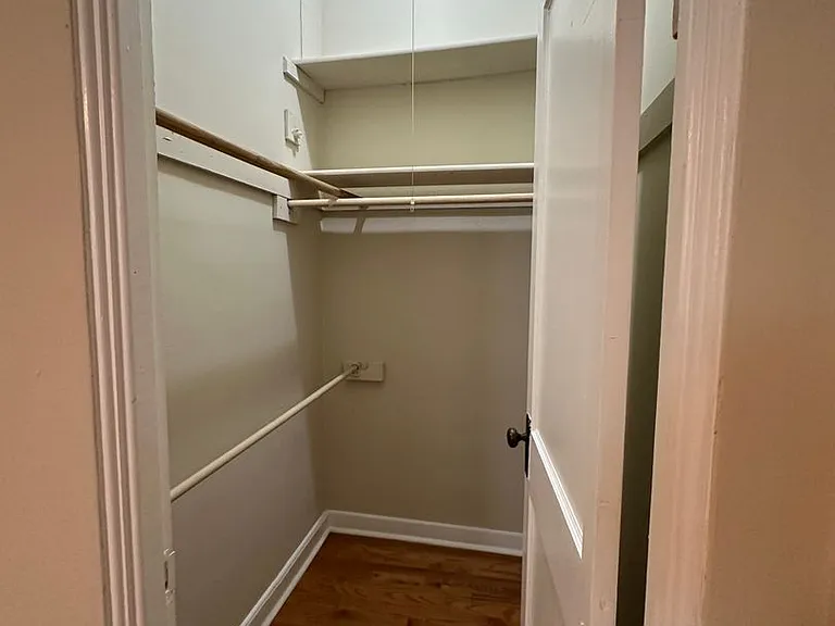 1 & 2 Bedrooms-Brady St - Heat & Electricity Included — Photo 21