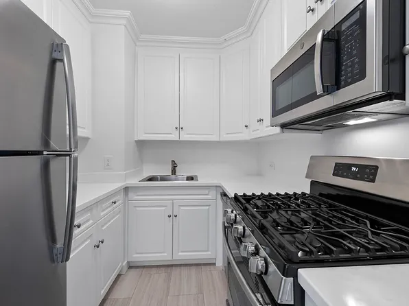 215 East 68th Street image 1 of 6
