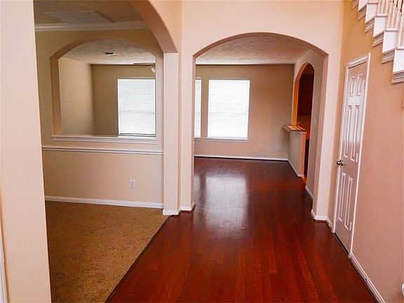 3rd image of 4809 Lakefront Terrace Ct