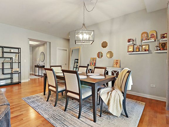 5th image of 1800 Amberley Ct APT 104