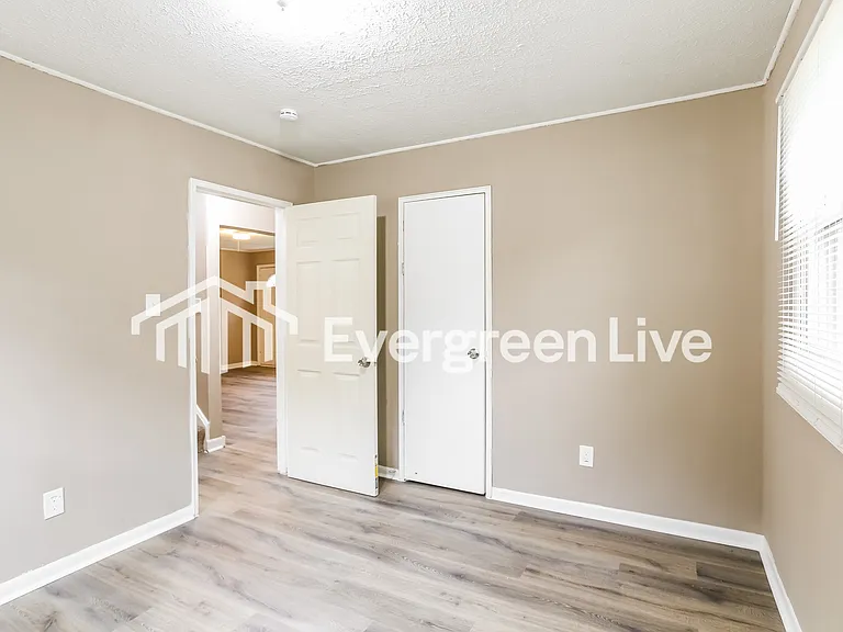 894 Antwerp Rd — Photo 13