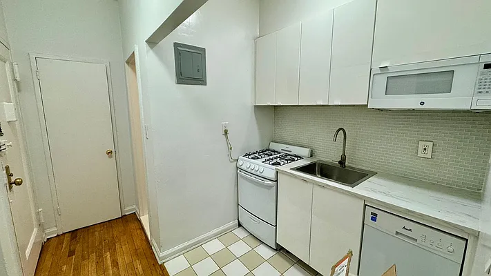 Rented by HOLTON REAL ESTATE INC. | media 13