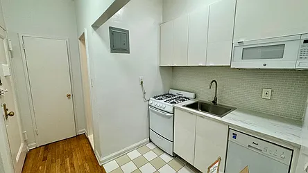 Rented by HOLTON REAL ESTATE INC.