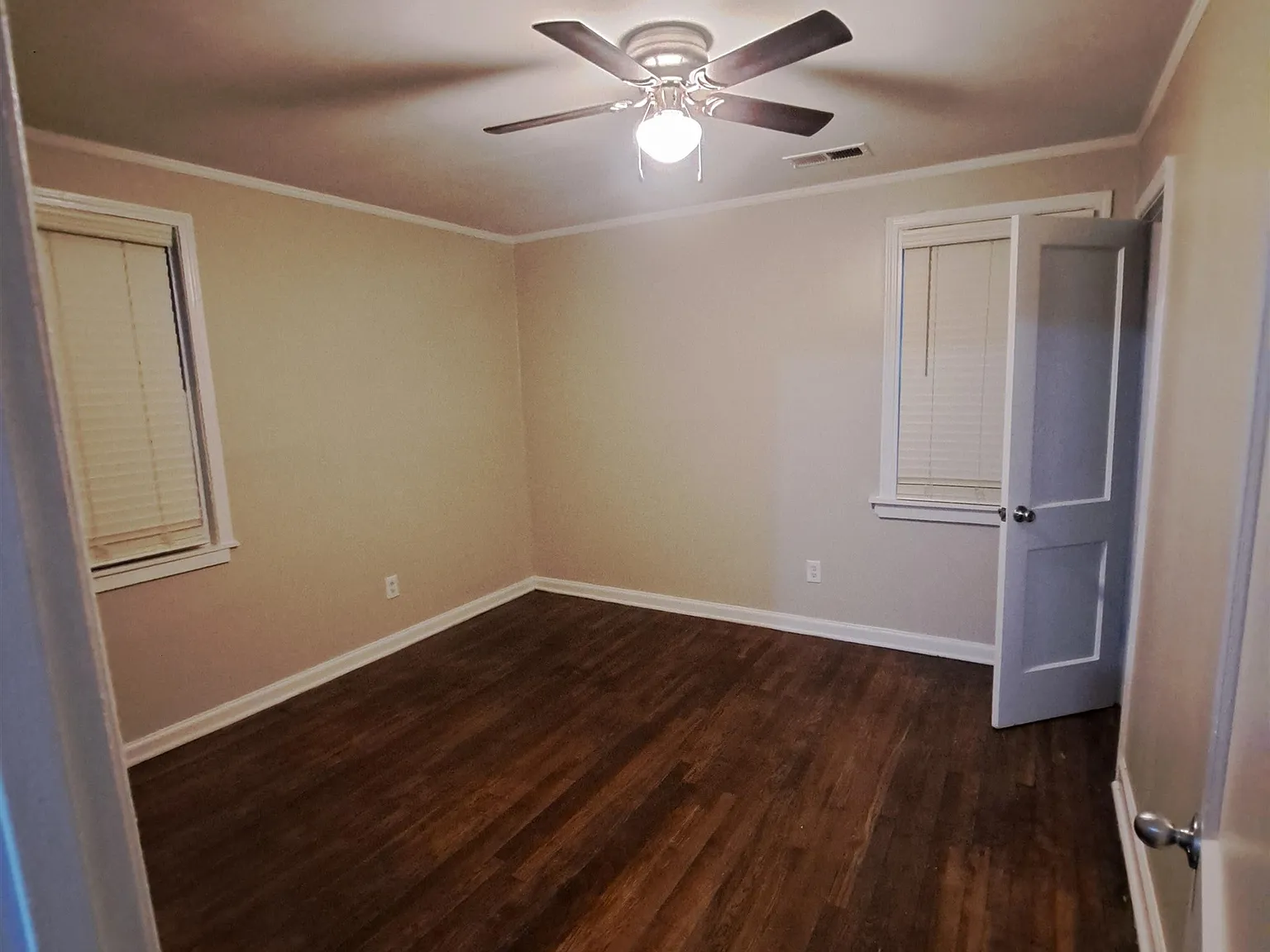 2 bed, 1.0 bath, 816 sqft, $900 — Photo 4