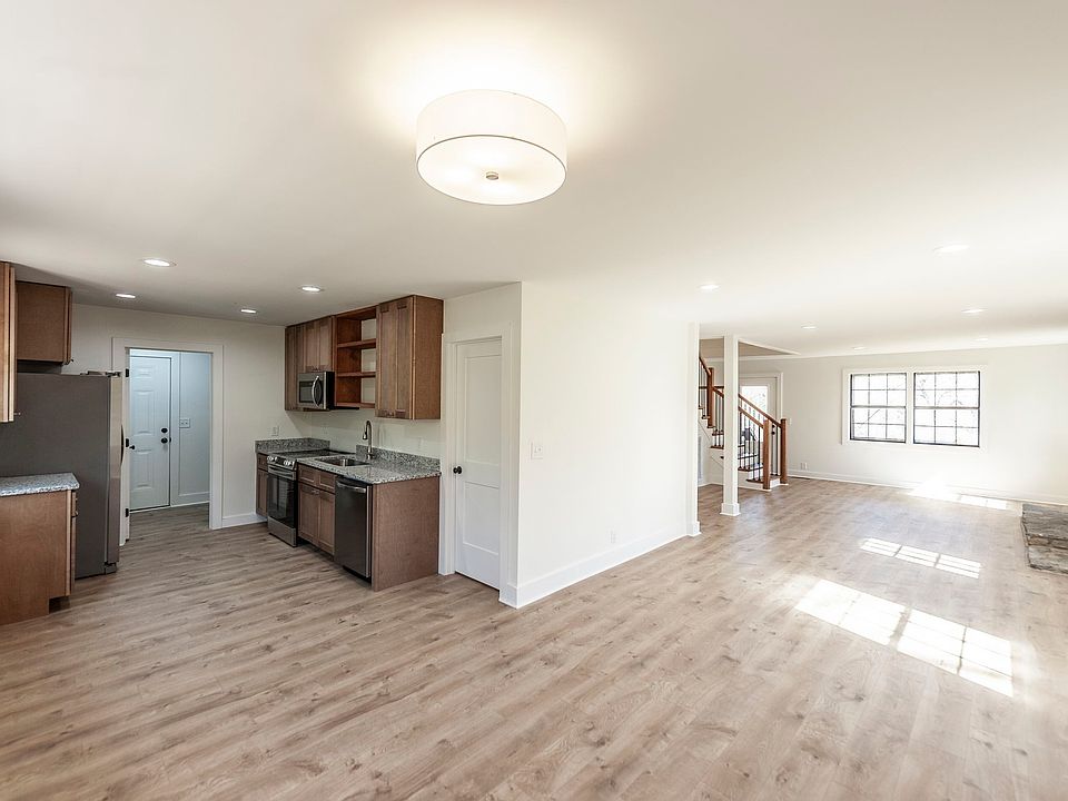 22nd image of 655 Cummings Ln