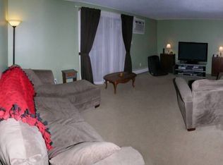 123 English Village Rd APT 203, Manchester, NH 03102