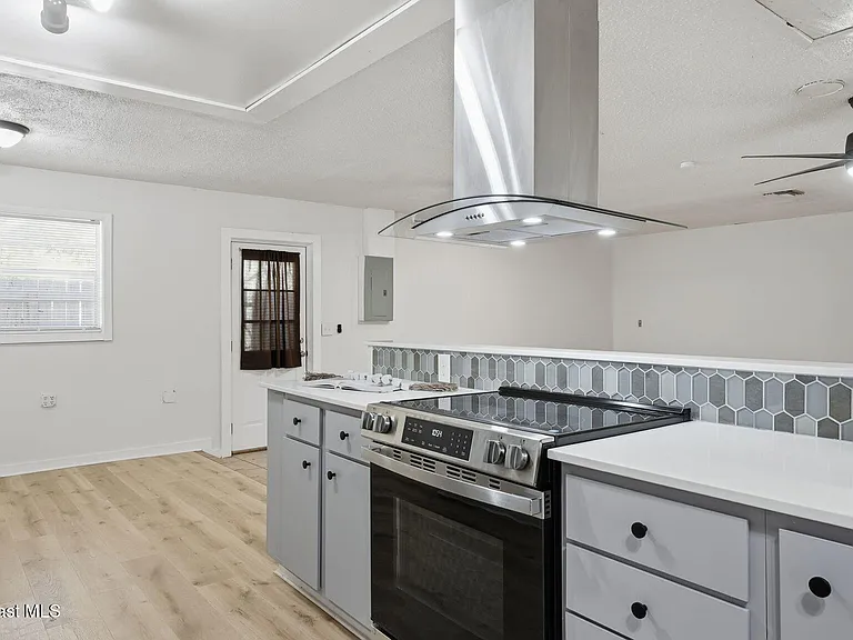 5950 Ackard Ave — Photo 13