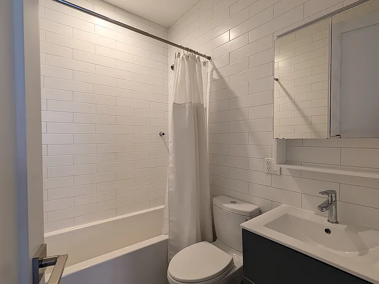 1261 Pacific St #3R — Photo 4