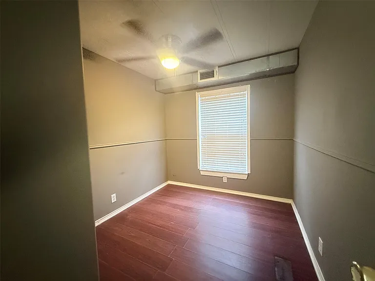 1619 Avenue D — Photo 11