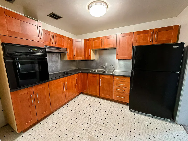 2801 W Glenrosa Ave — Photo 4