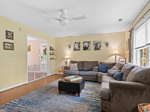 2nd image of 403 Riverside Dr
