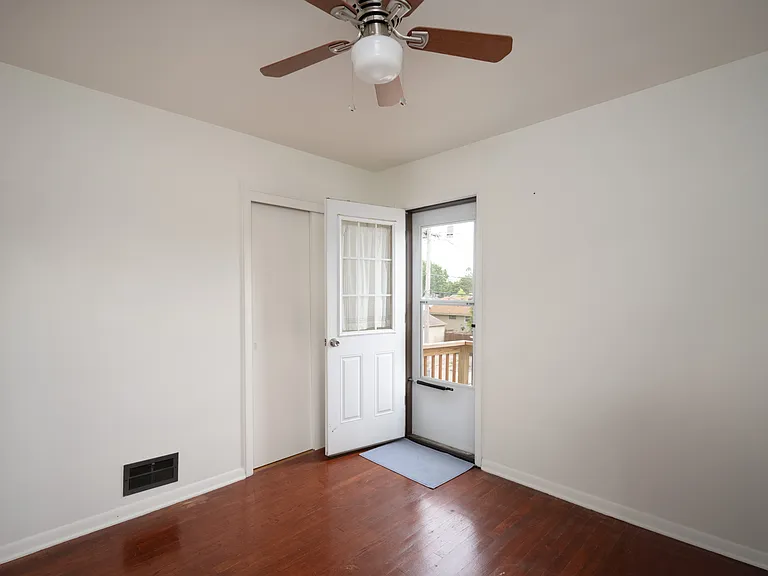 9403 W Capitol Dr — Photo 8