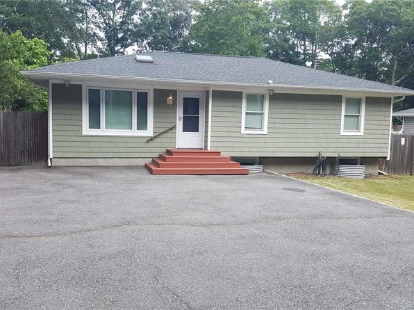 147 Hawthorne Street, Mastic, NY 11950