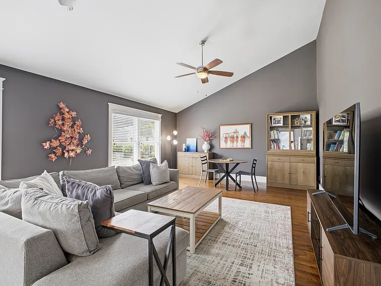 1102 Caldwell Ave — Photo 36