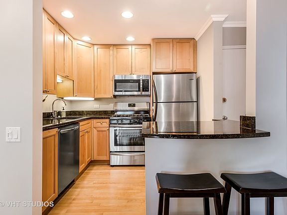 3rd image of 2140 N Lincoln Ave APT 5305