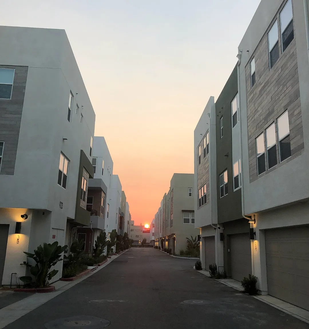 3 bed, 1651 sqft, $4,295 — Photo 1