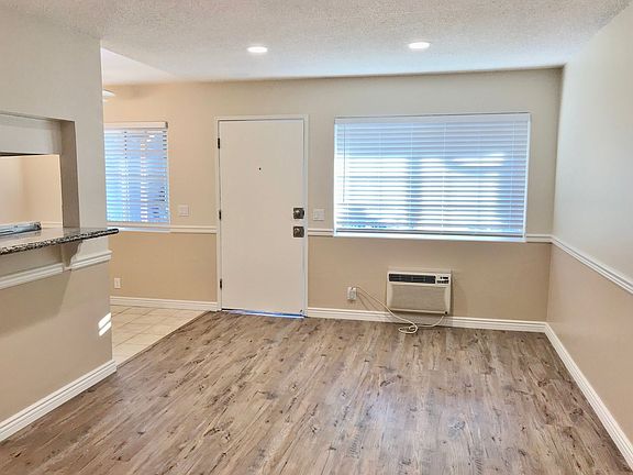 3rd image of 7323 Comstock Ave APT 06