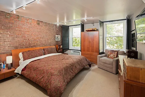 Sold by Stribling | media 18