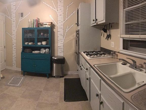 4th image of 3512 Bell St #3512