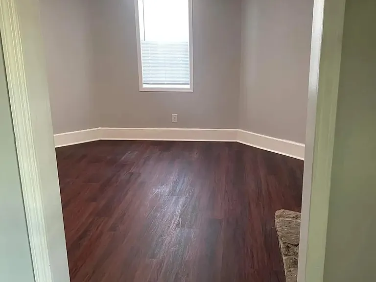 1110 Hampton Ave — Photo 4