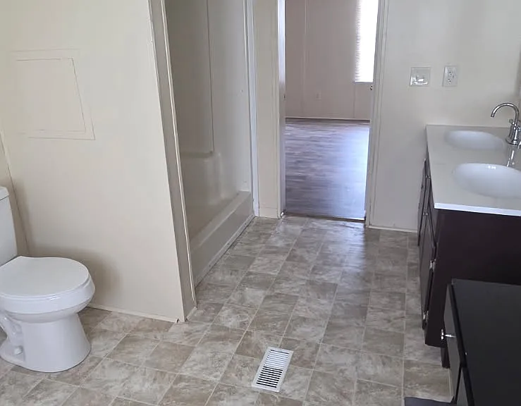 121 Edwards St — Photo 4