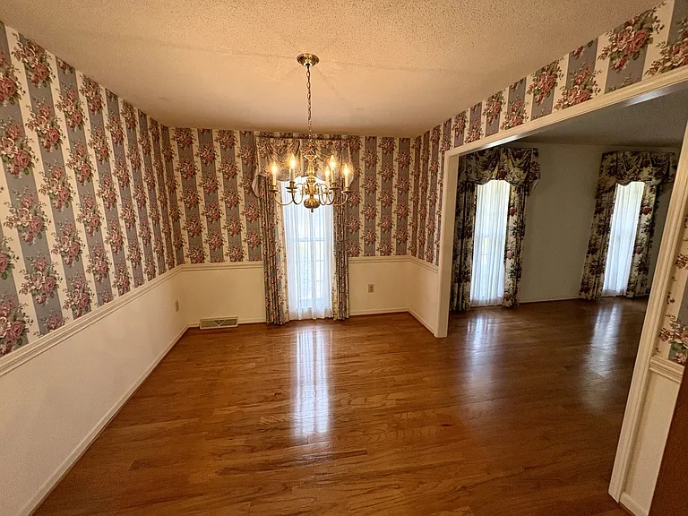 1003 Chambers Ln — Photo 12