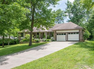 2120 E Woodhaven Pl, Springfield, MO 65804