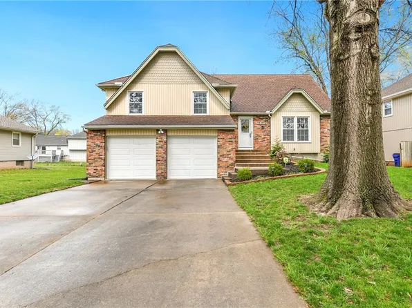 14747 S Homestead Dr, Olathe, KS 66062