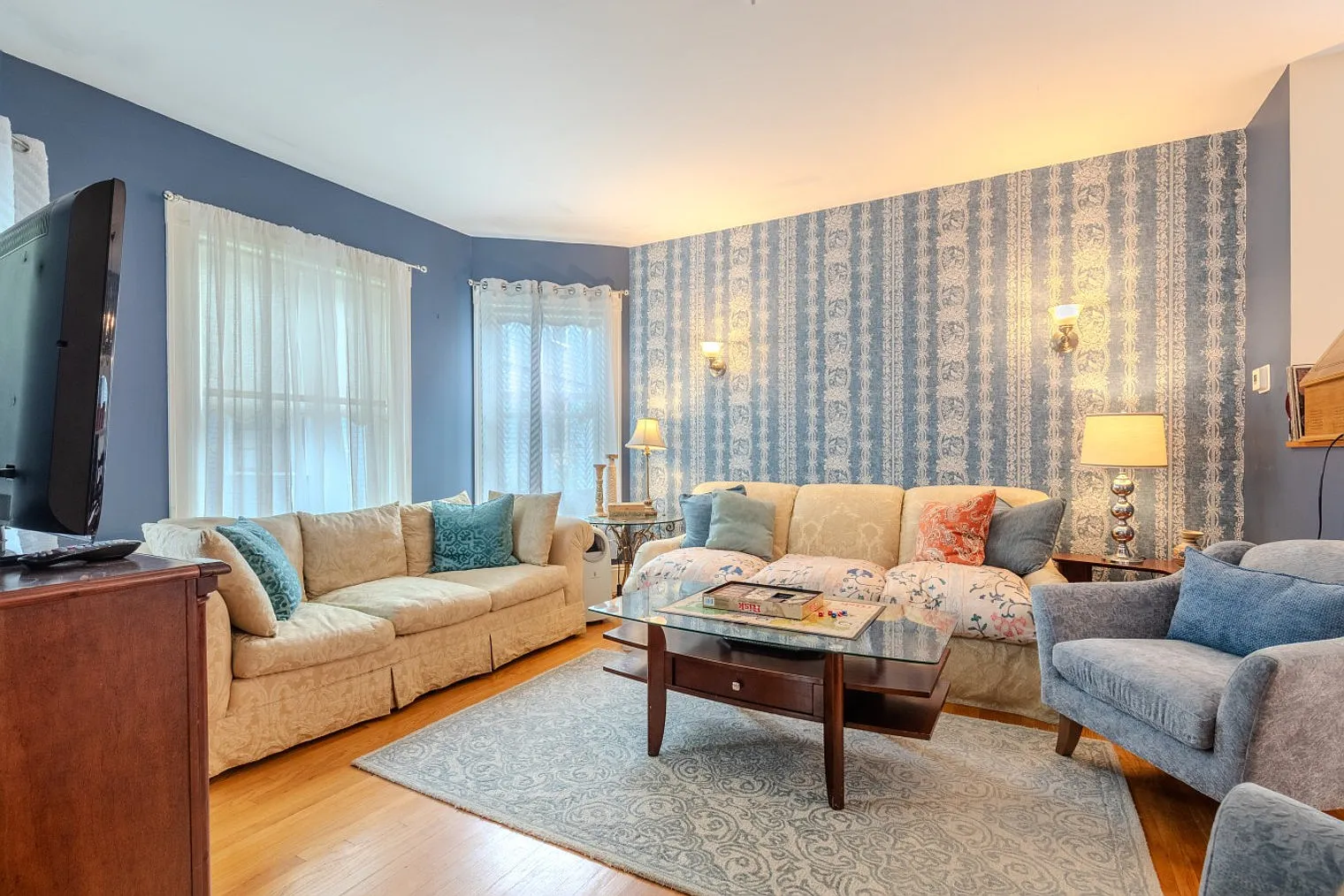 3 bed, 2.0 bath, 1194 sqft, $8,613 — Photo 1