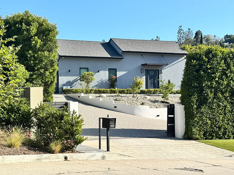 15328 Rayneta Dr — Photo 1