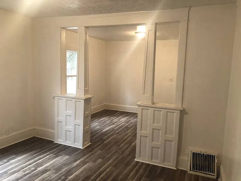 1127 Victory St — Photo 6