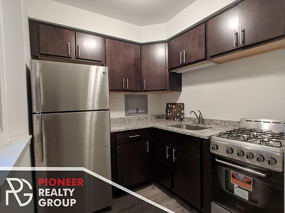 3rd image of 6211 N Kenmore Ave #6211203