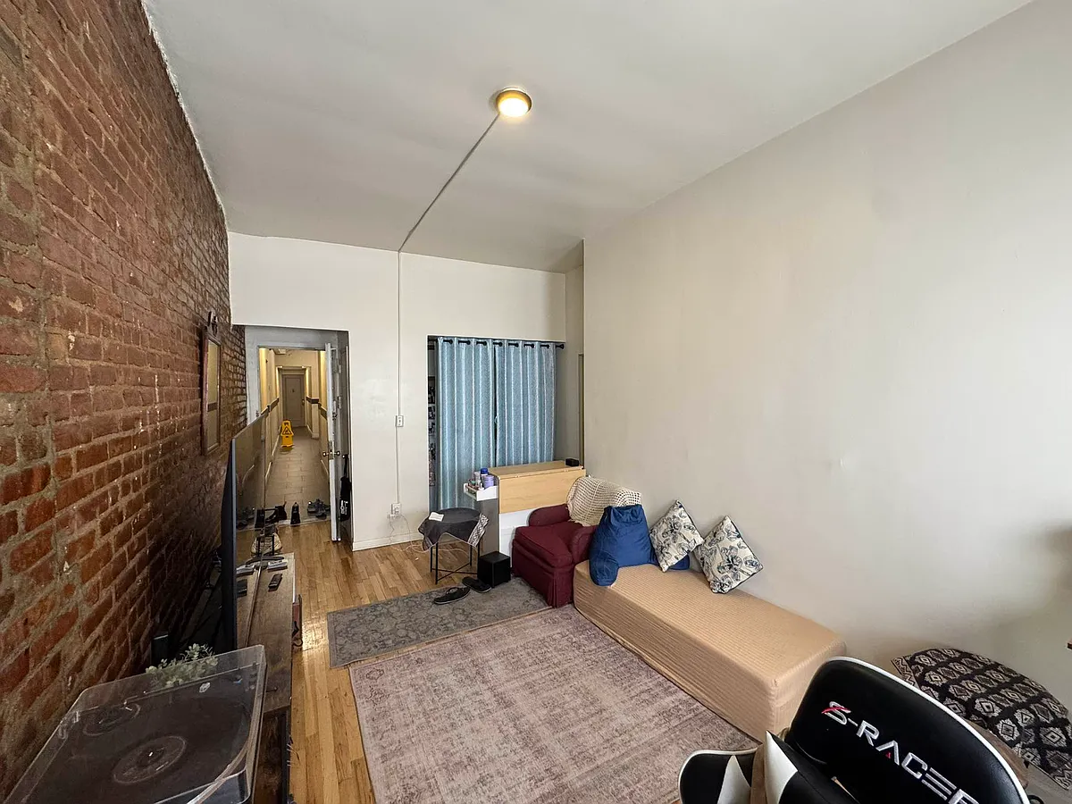 Building Photo - 220 E 29th St #6E