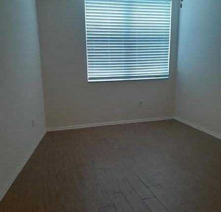 4th image of 2421 NE 65th St #2-504