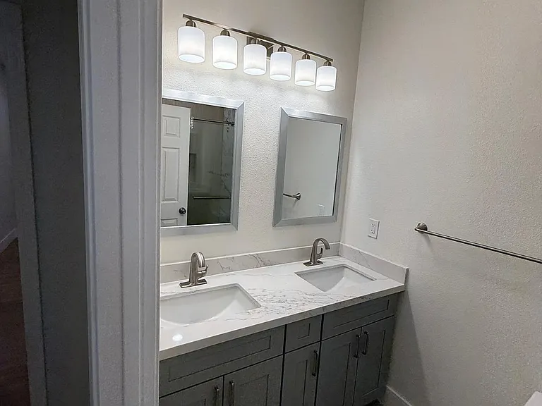 4137 Bay St #C — Photo 7