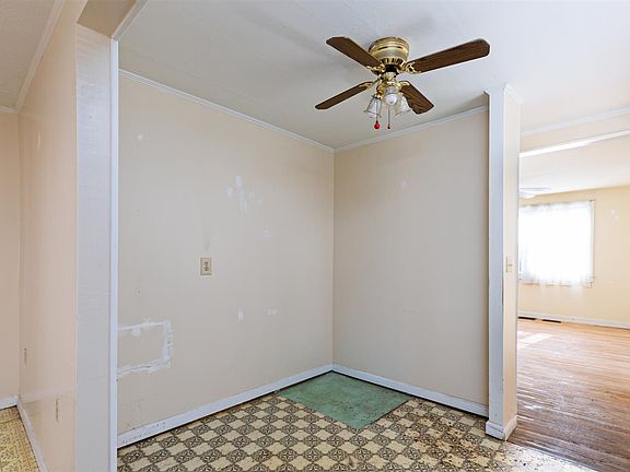 5th image of 129 York Dr
